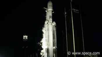 SpaceX Falcon Heavy rocket aborts triple satellite launch at last minute