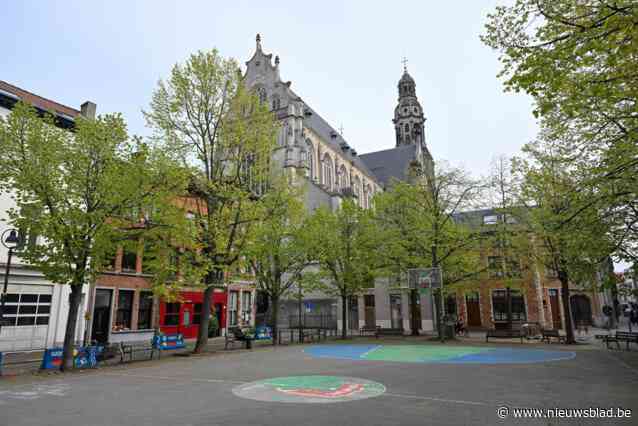 BUURTREPORTAGE. Veemarkt leeft op: brouwende paters en cafébaas zijn beste buren