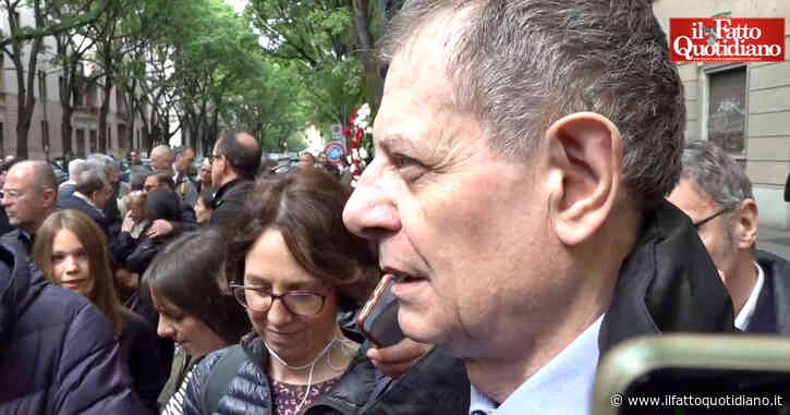 La stretta di mano tra La Russa e il giudice Guido Salvini alla commemorazione di Ramelli: “La guerra civile di quegli anni si è placata”