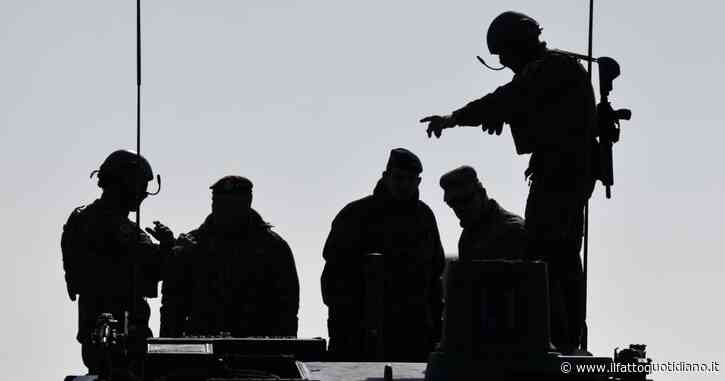 Sardegna, la protesta dei pacifisti contro l’esercitazione Nato sull’isola: “Regione complice dell’occupazione militare”