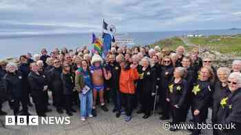 Speedo Mick reaches Land's End in final challenge across UK