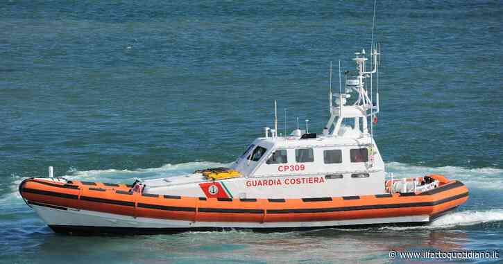 Tentano di rubare motore a una barca di migranti, bimba di 4 anni cade in acqua e muore