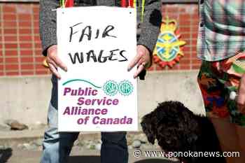 Federal government touts ‘final’ offer to striking public service union as fair