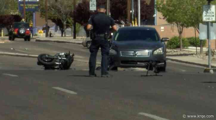 ABQ motorcycle crash seriously injures 1