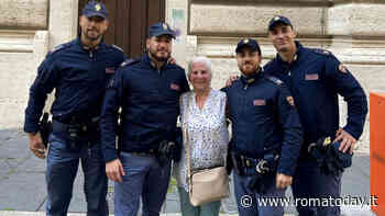 Anziana turista si perde nella calca del centro: salvata dalla polizia