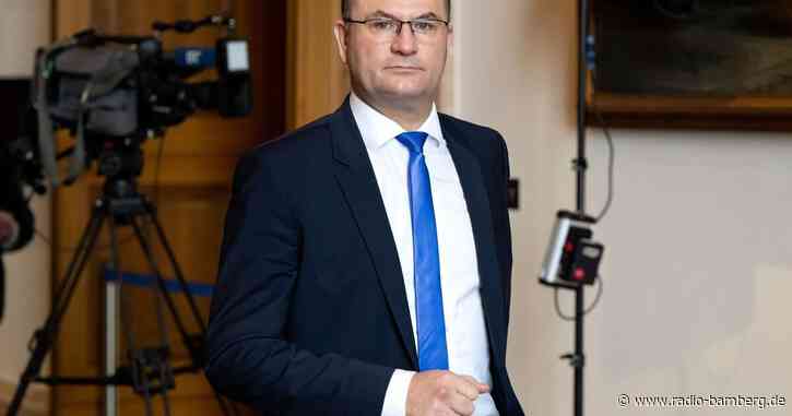 Finanzminister Füracker kämpft mit Schwäche für Eiscreme