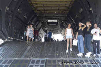 Women and girls take to the sunny skies in Abbotsford all weekend with free flights