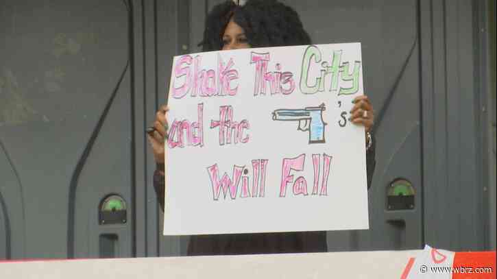 Residents parade through Glen Oaks neighborhood in honor of 11-year-old who was shot and killed