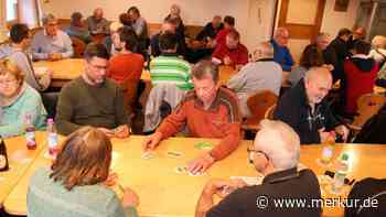 Volles Haus bei den Schafkopffreunden - Stirbt alte Tradition trotzdem aus?