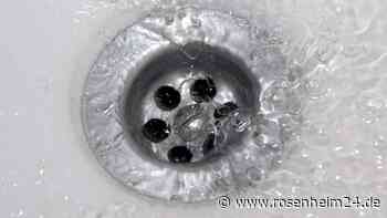 Wasser läuft nicht mehr ab: Wie Sie den Abfluss der Badewanne schnell wieder frei bekommen