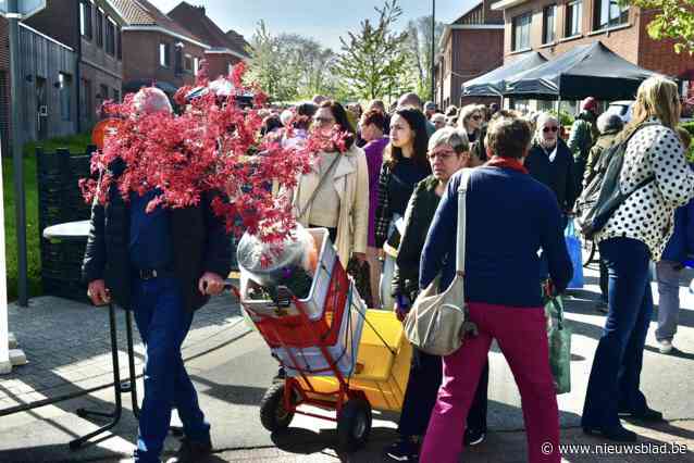 Meer dan 20.000 bezoekers op 30ste Nationale Plantenbeurs Hombeek: “Op zoek naar struik voor in mijn volière”