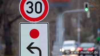 Roter Punkt auf Verkehrsschild – Das bedeutet das Zeichen für Autofahrende