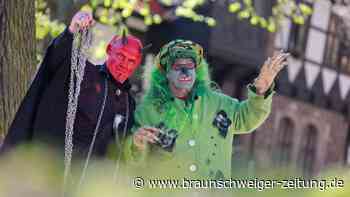 Hexen und Teufel feiern Walpurgisnacht im Harz