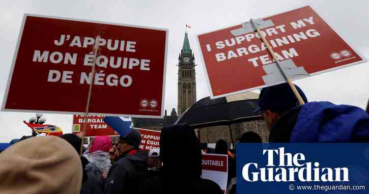 Federal workers tell Trudeau to step in to pay and work-from-home dispute