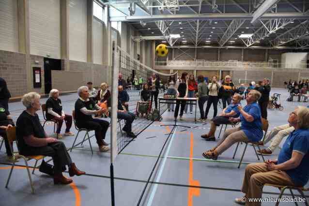 Kwetsbare ouderen spelen netbaltornooi in De Klodde