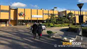 Non visitano subito la figlia e danneggia pronto soccorso