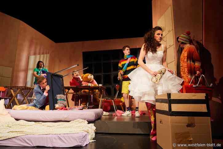 Ernste Heiterkeit auf der Bühne in Paderborn