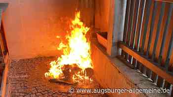 Hoher Schaden: Unbekannte zünden Mülltonnen in Lechhausen an