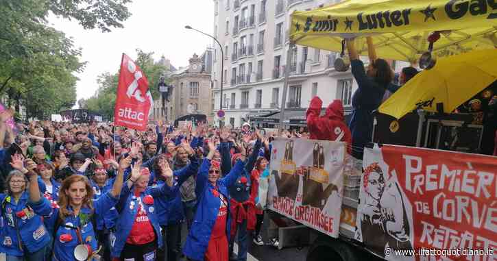 Primo Maggio in Francia, cortei in tutto il Paese: “550mila manifestanti a Parigi”. Scontri e cariche della polizia: un agente ferito da una molotov