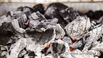 Waldkraiburg: Holzkohlegrill ins Wohnzimmer gestellt - zehn Menschen verletzt