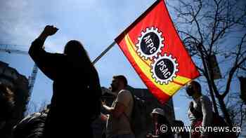 Strike over for 120,000 public servants as union inks tentative deal with feds