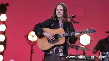 Watch Billy Strings and Willie Nelson Give the Live Debut of ‘California Sober’