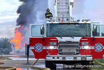 Large barn fire fills Abbotsford skies with smoke