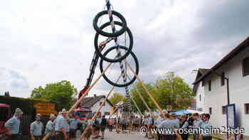 „Ohne Irxenschmalz geht nix“: 92 Burschen und Dirndl begleiteten das Flossinger Zunftstangerl