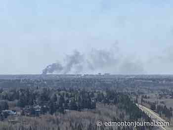 Fire damages three homes in Edmonton's Terwillegar neighbourhood