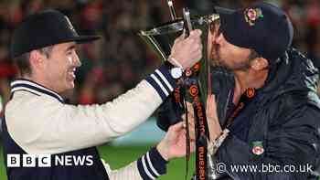 Wrexham: Ryan Reynolds, Rob McElhenney to join victory parade