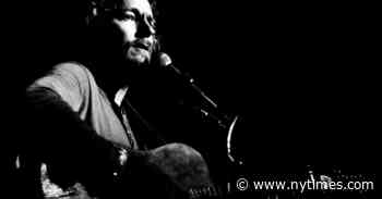 Gordon Lightfoot, Hitmaking Singer-Songwriter, Dies at 84