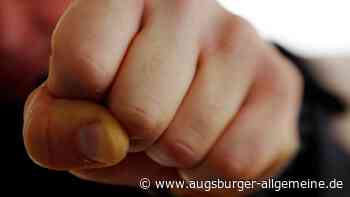 Attacke am Nachmittag: Unbekannter schlägt 66-Jährigem mit Faust ins Gesicht