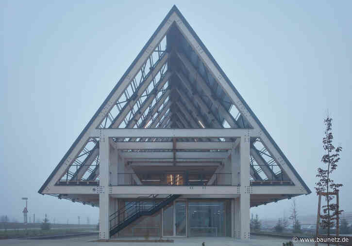 Forstwirtschaft auf Durchzug
 - Firmensitz von Mjölk architekti in Brumov-Bylnice