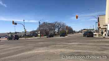 Saskatoon man seen pointing gun near intersection