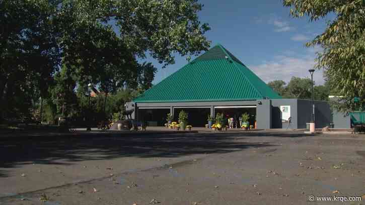 Celebrate Mother's Day with mimosas, music at the zoo