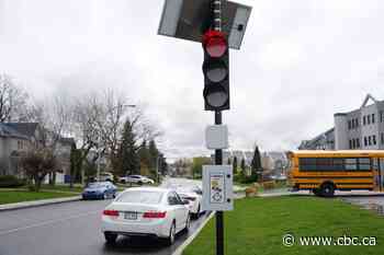 Quebec traffic light rewards good behaviour