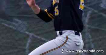New Trier wins 3-2 in baseball game against Glenbrook South