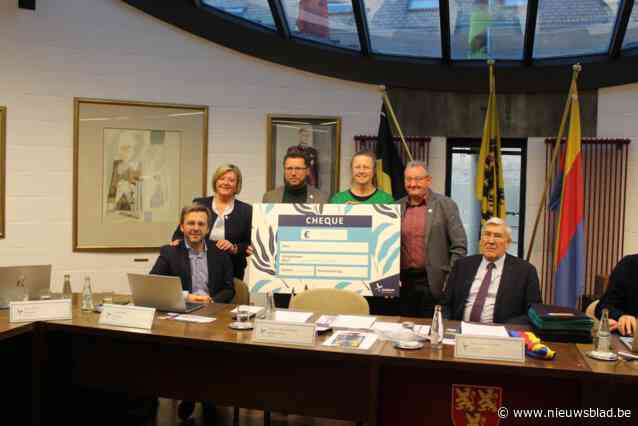 Opvallende actie van gemeentebestuur levert 2.000 euro op voor De Valier