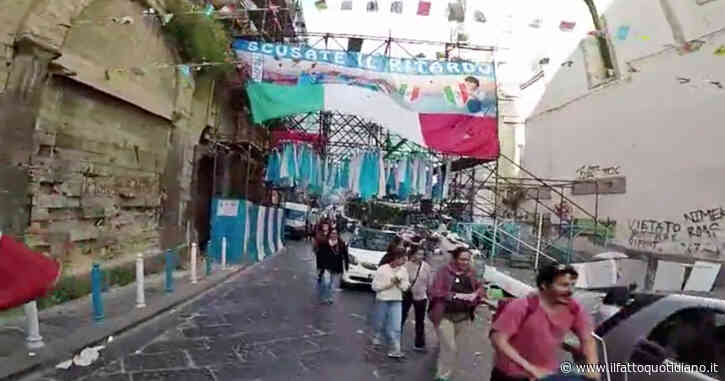 Il video in timelapse sulla moto tra le strade di Napoli: è tutto pronto per la festa scudetto
