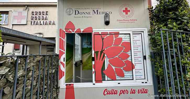 Neonata di poche ore lasciata nella culla per la vita a Bergamo. La mamma ha lasciato un biglietto