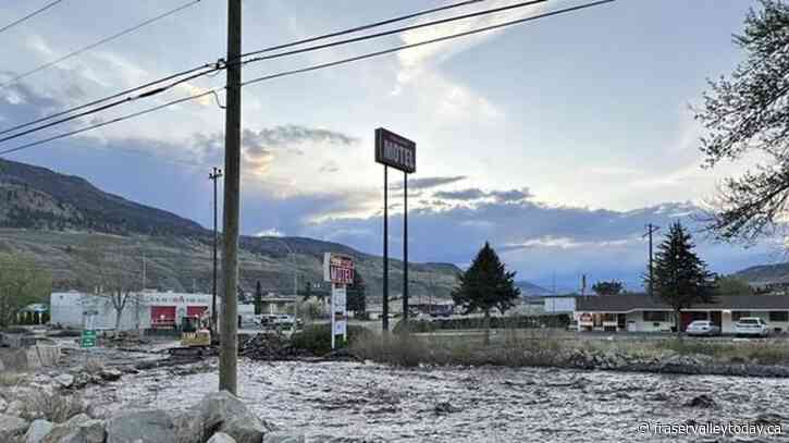 Cache Creek becomes raging river as floodwaters rise: mayor