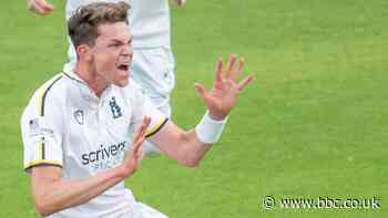 Henry Brookes: Derbyshire sign Warwickshire seamer on short-term loan