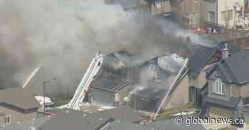 Calgary fire crews battle multi-home blaze in Cougar Ridge  
