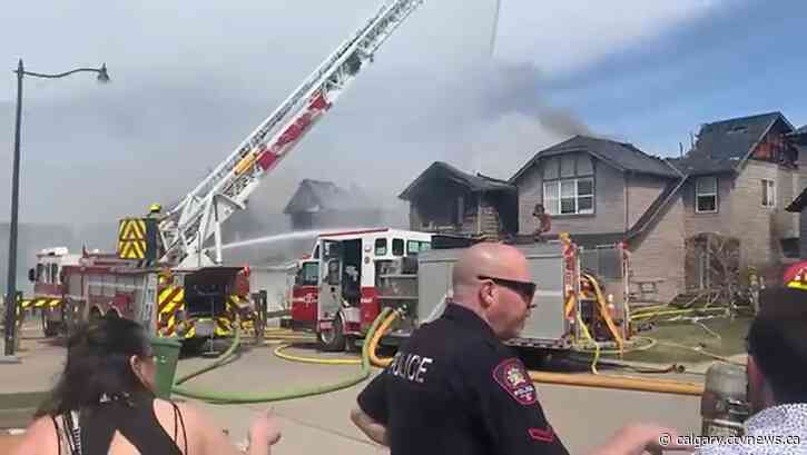 3 homes destroyed in Cougar Ridge fire