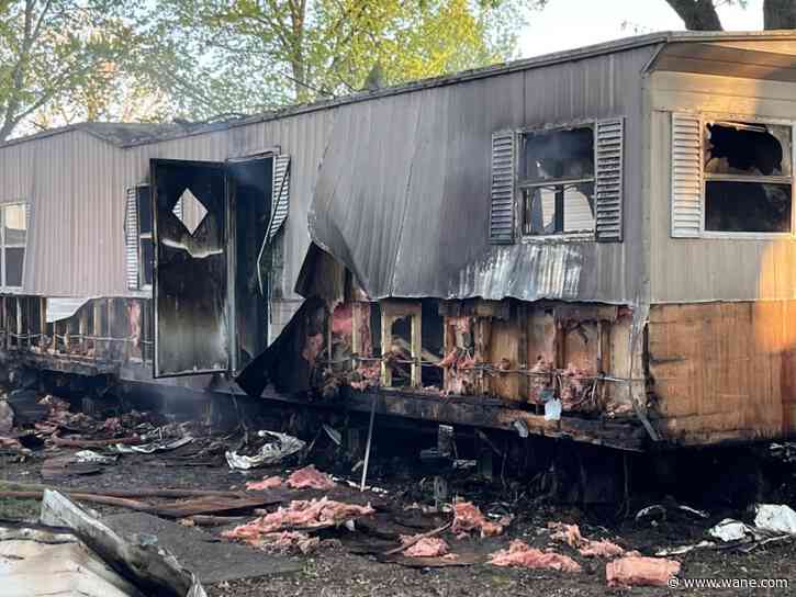 WATCH: Vacant trailer home catches fire in southeast Fort Wayne