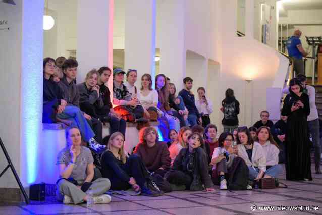Studenten houden toespraak op Students’ Speakers Corner
