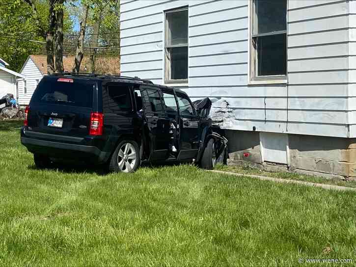 Police looking for suspect who crashed into southeast Fort Wayne home after pursuit