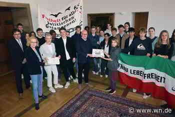 Schüler überreichen Petition an Lewe