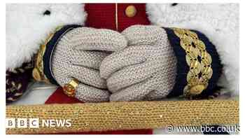 Bristol knitters create life-size woollen model of the king