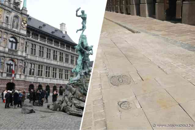 Lappendeken naast stadhuis na tijdelijke herstelling van wegdek door nutsbedrijf